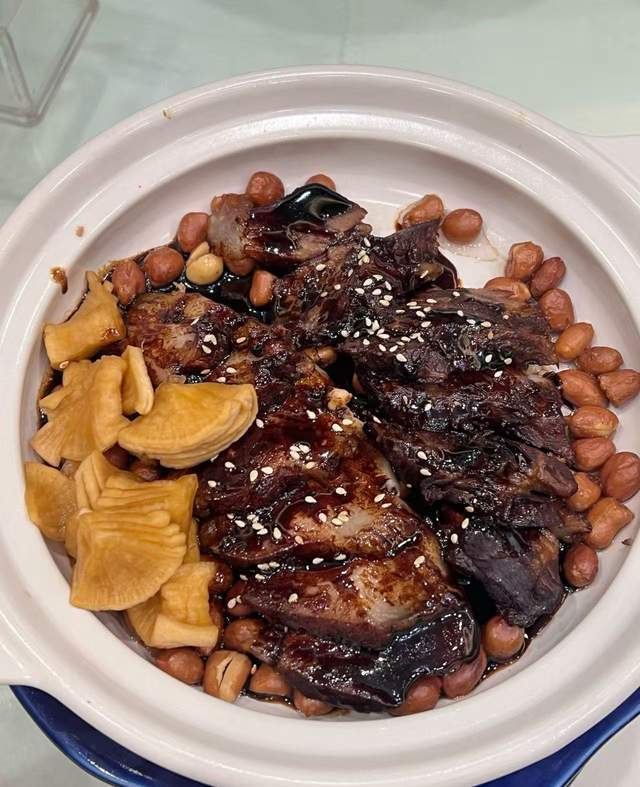 40年的老店特色菜吃撑了！冰球突破平台广州这家开了快(图4)