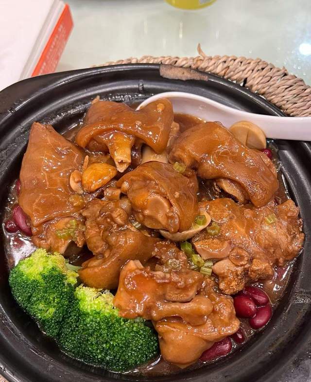 40年的老店特色菜吃撑了！冰球突破平台广州这家开了快(图3)