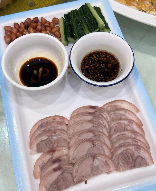 40年的老店特色菜吃撑了！冰球突破平台广州这家开了快(图6)